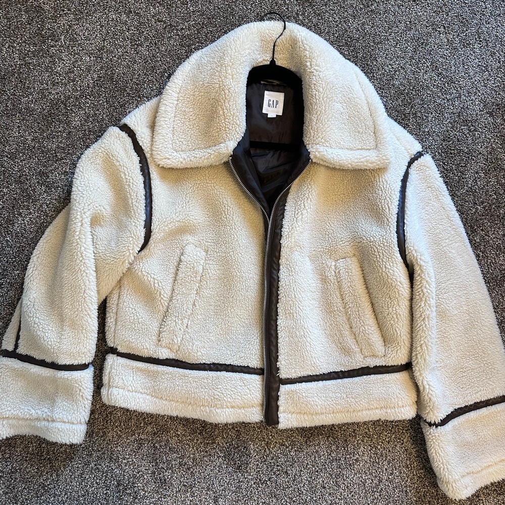 GAP Sherpa Jacket in Cream with Brown Lining